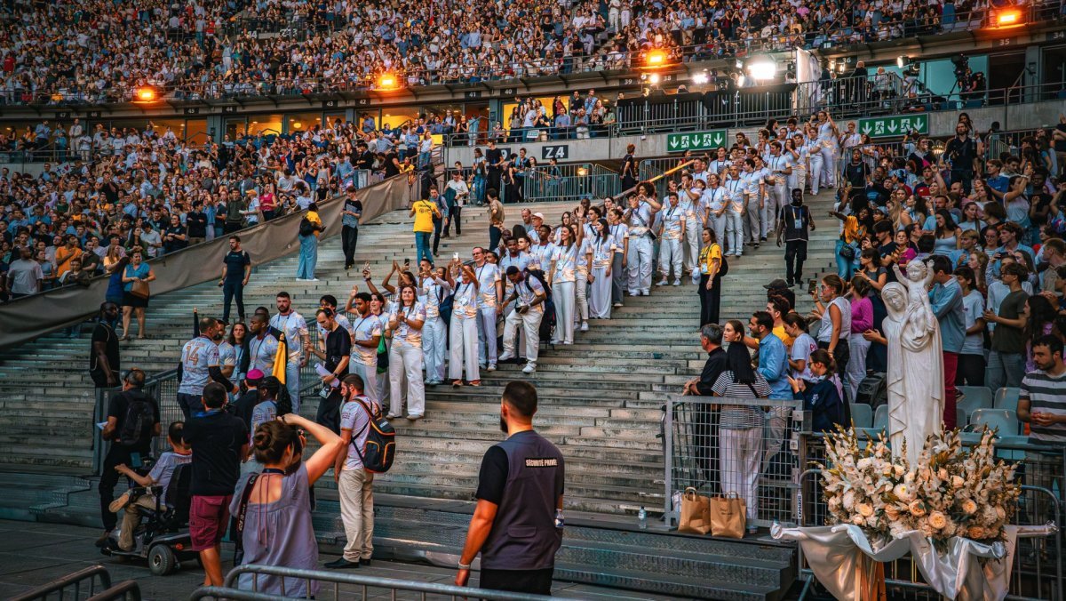 Veillée de prière avec les jeunes et le pape Léon XIV : Spectacle. © Marvin Prevost / Diocèse de Paris.