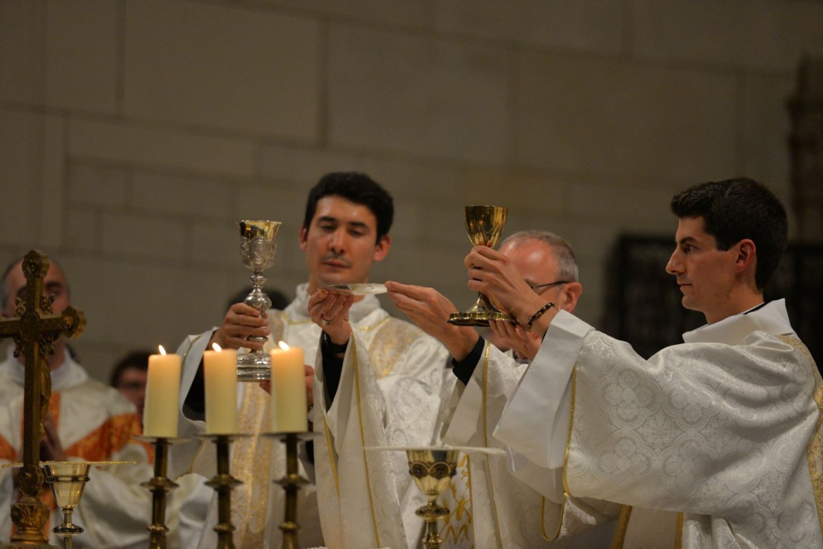 Ordinations diaconales en vue du sacerdoce à Saint-François de Sales. © Marie-Christine Bertin / Diocèse de Paris.