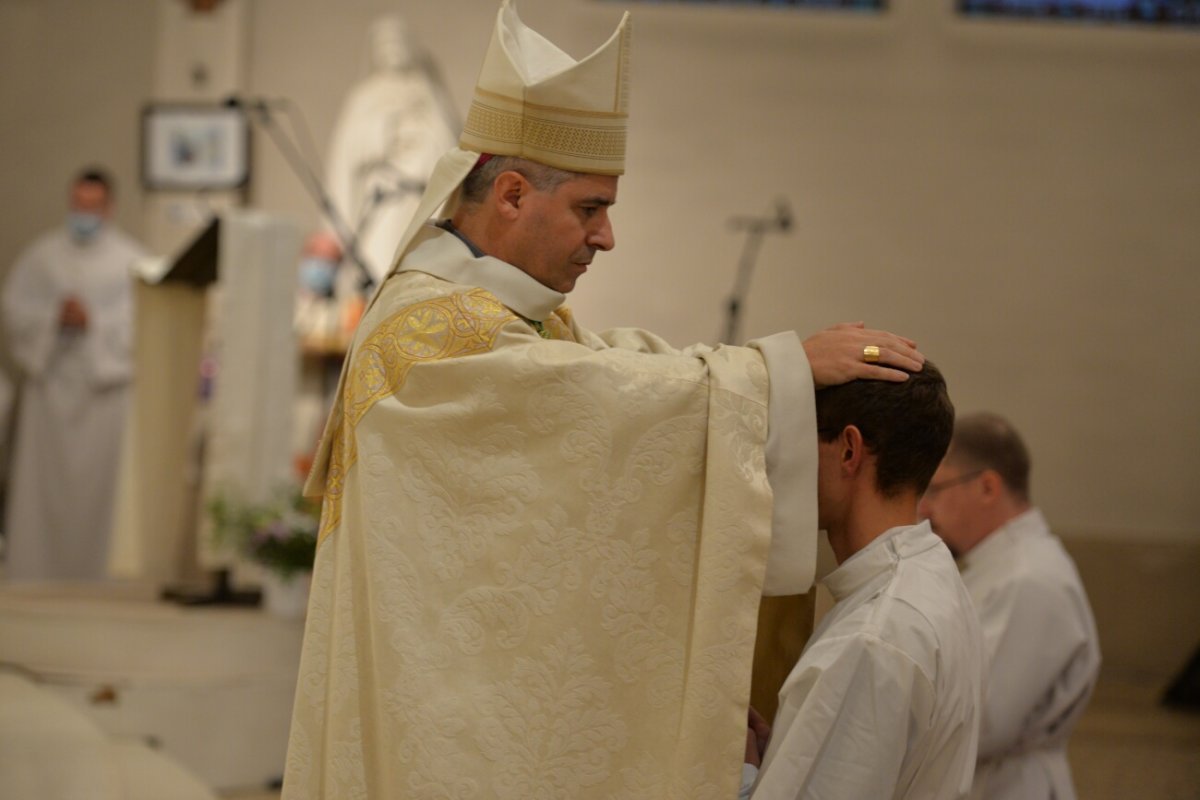 Ordinations diaconales en vue du sacerdoce 2020 à Saint-Jean-Baptiste de La (…). © Marie-Christine Bertin / Diocèse de Paris.