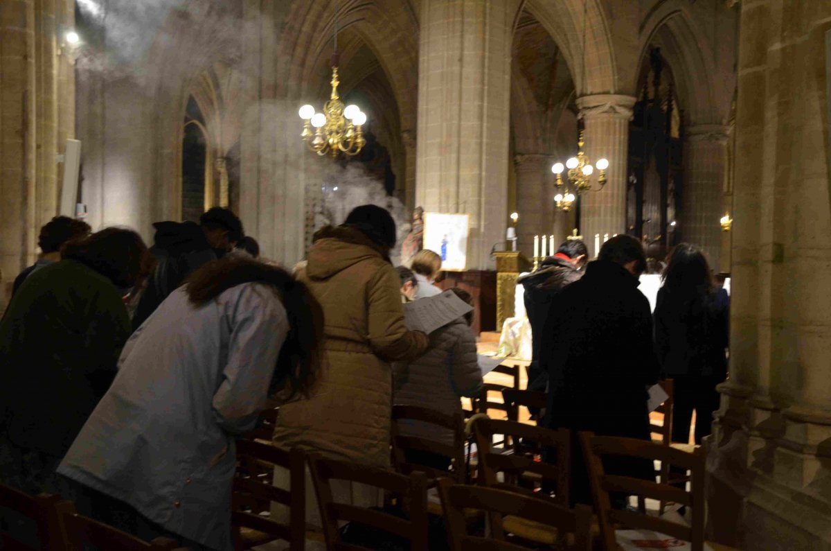 Accueil des reliques de sainte Geneviève à Saint-Germain l'Auxerrois. © Michel Pourny / Diocèse de Paris.