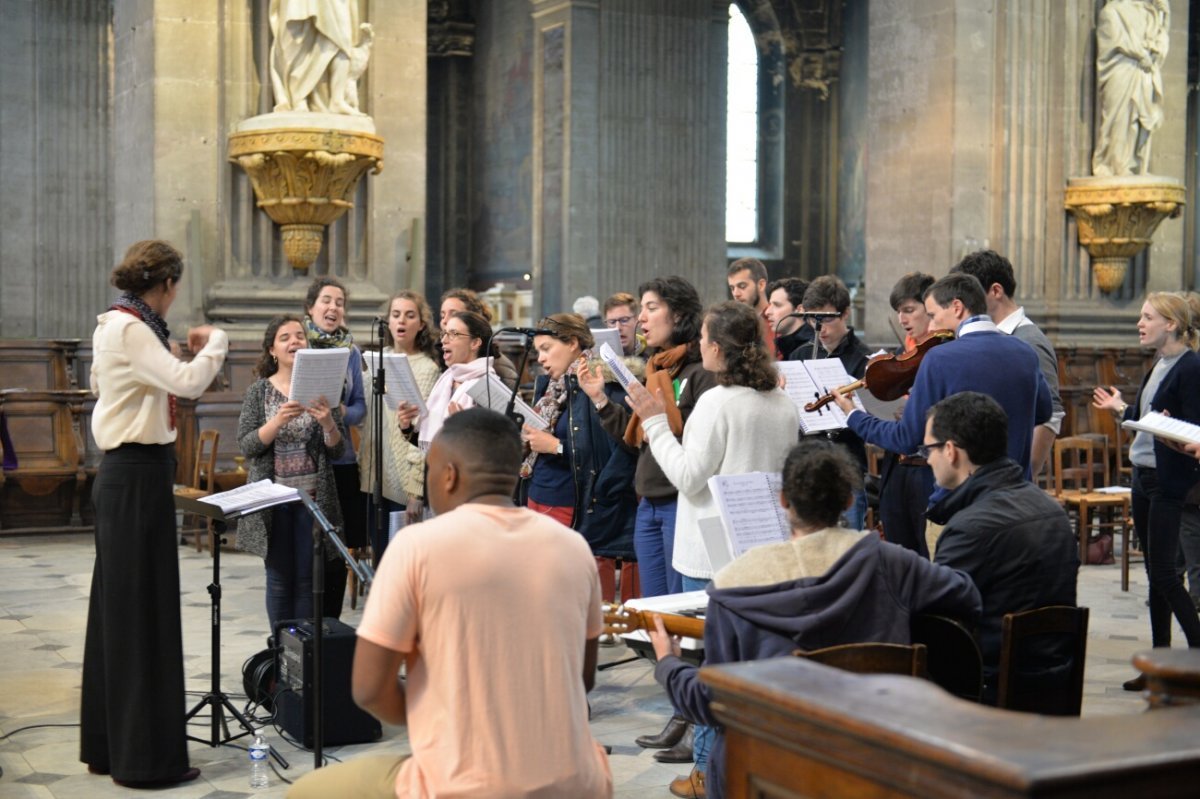 Prière de guérison et de délivrance. © Marie-Christine Bertin / Diocèse de Paris.