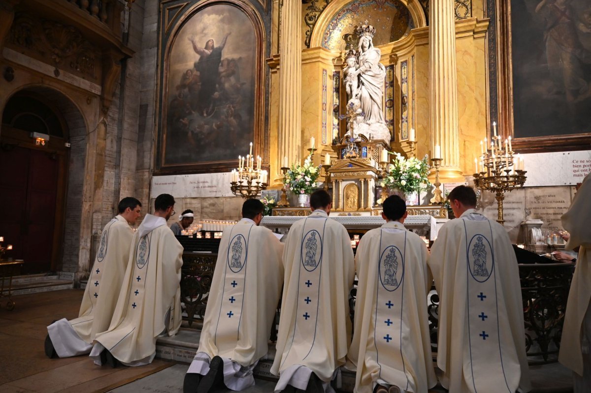 Messe des nouveaux prêtres à Notre-Dame des Victoires 2024. © Marie-Christine Bertin / Diocèse de Paris.