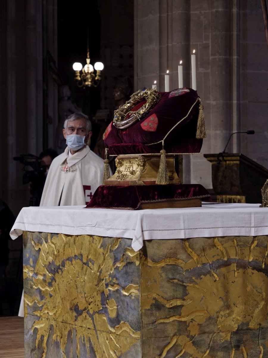 Ostention de la sainte couronne d'épines. © Yannick Boschat / Diocèse de Paris.