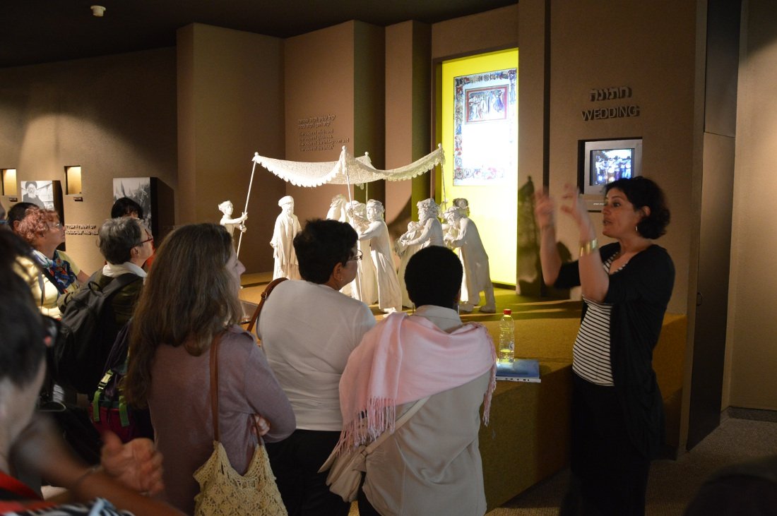 Visite du Musée de la diaspora, à Tel Aviv. © Pierre-Louis Lensel / Diocèse de Paris.