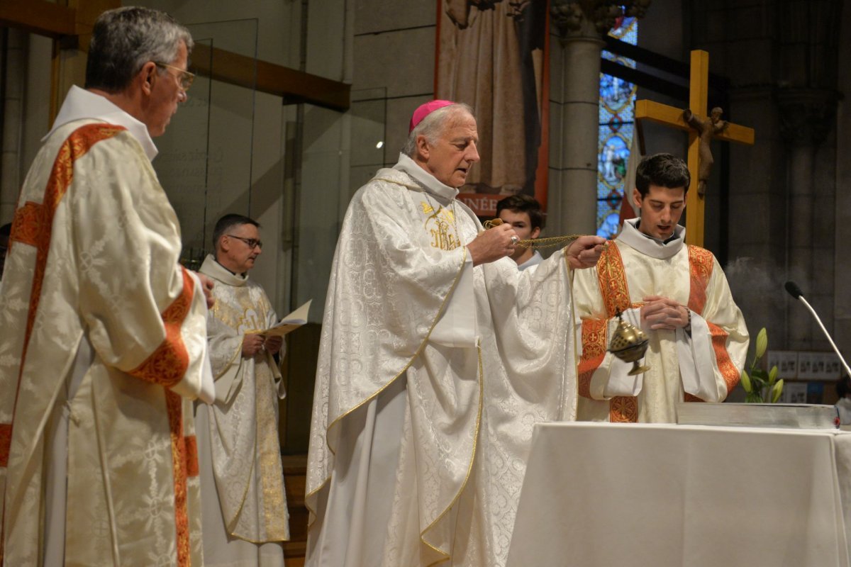 Ordinations diaconales en vue du sacerdoce à Saint-Hippolyte. © Marie-Christine Bertin / Diocèse de Paris.