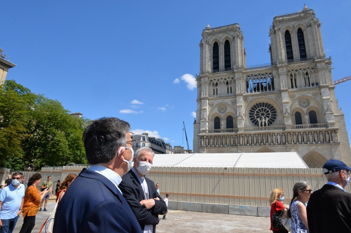 Réouverture du parvis de Notre-Dame de Paris. © Marie-Christine Bertin / Diocèse de Paris.