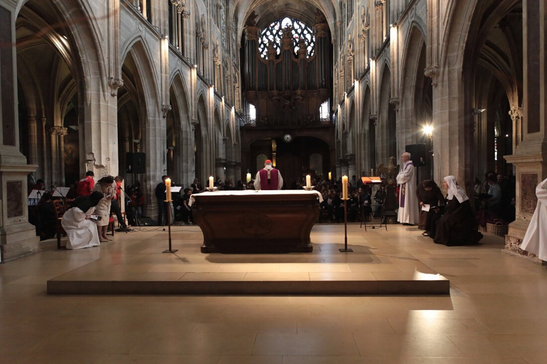 Accueil par le cardinal André Vingt-Trois. © Yannick Boschat / Diocèse de Paris.