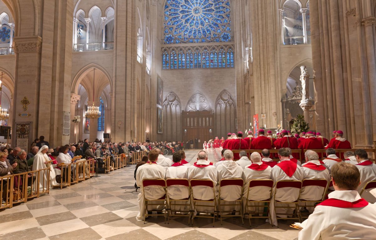 Messe de béatification de Raymond Cayré, Gérard-Martin Cendrier, Roger (…). © Yannick Boschat / Diocèse de Paris.