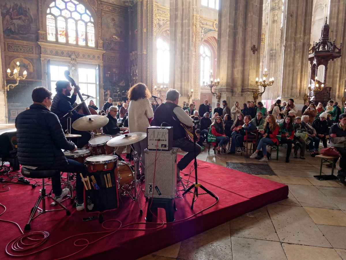 Rassemblement diocésain pour la 2e Journée Mondiale des Pauvres à Saint-Eustache. © Yannick Boschat / Diocèse de Paris.