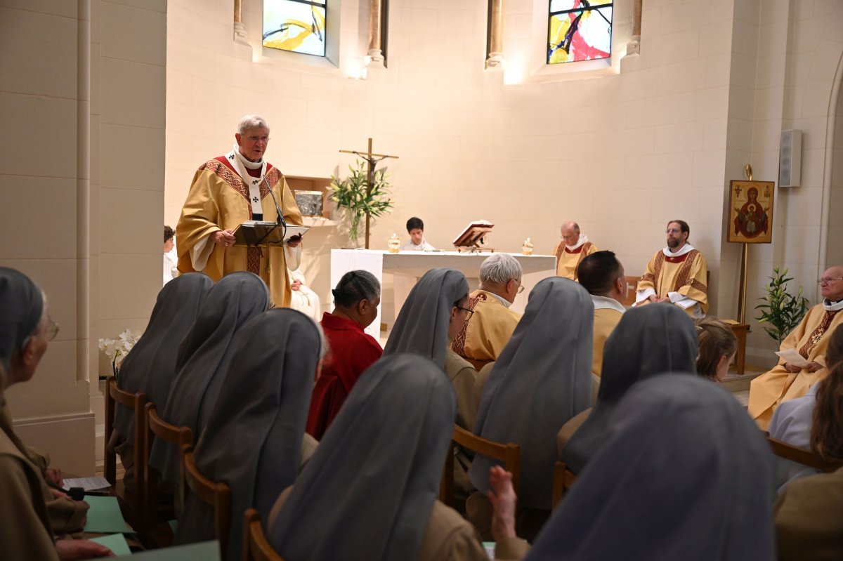 130e anniversaire de la fondation des Soeurs Franciscaines Réparatrices de (…). © Marie-Christine Bertin / Diocèse de Paris.