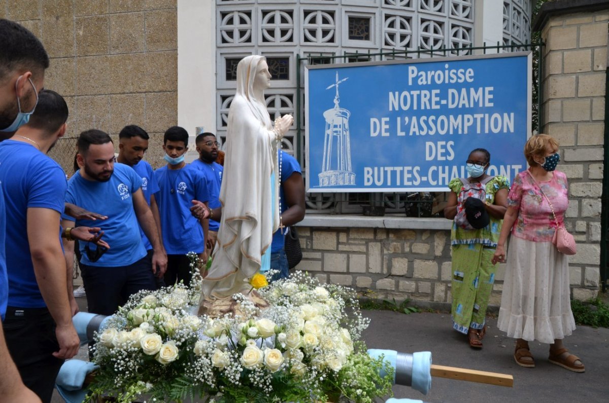 Fête de l'Assomption de la Vierge Marie : procession dans Paris. © Michel Pourny / Diocèse de Paris.