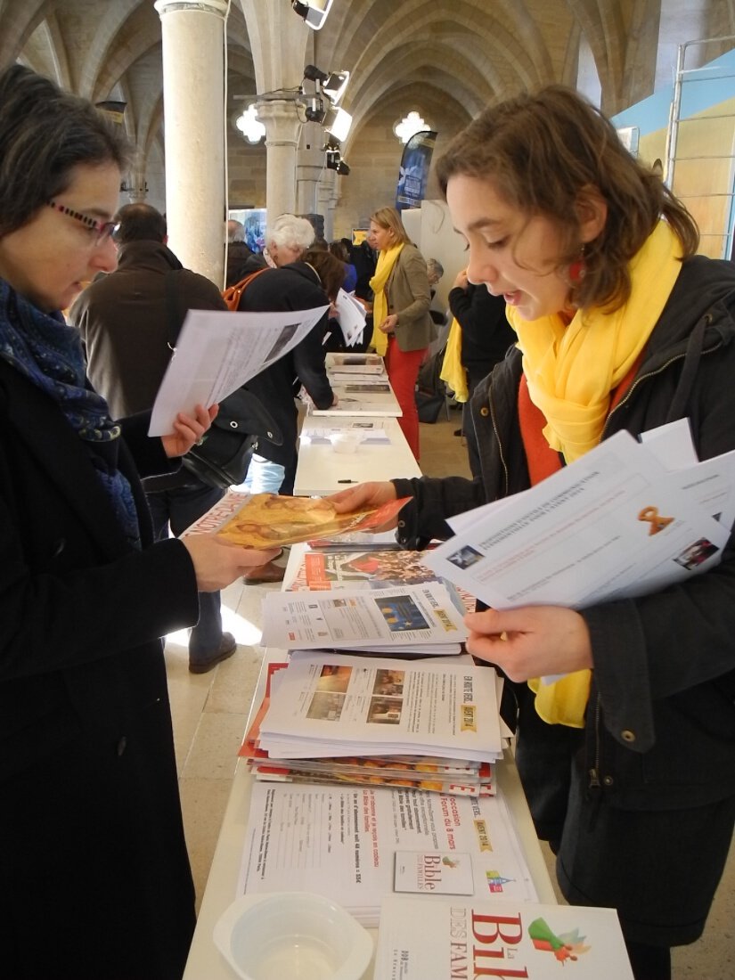 Site internet, vidéos, journal Paris Notre-Dame accompagnent la préparation (…). © Marie-Christine Bertin / Diocèse de Paris.