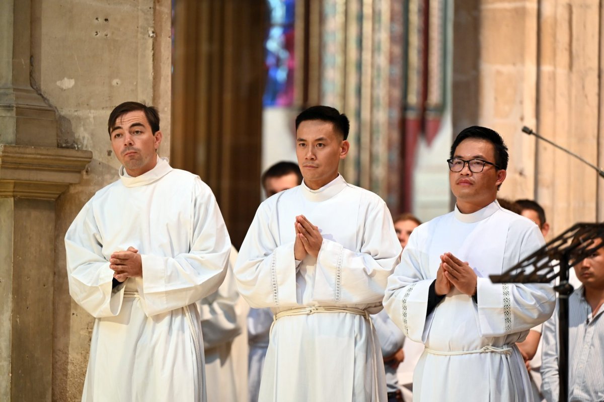 Ordinations diaconales en vue du sacerdoce à Saint-Séverin (5e). © Marie-Christine Bertin / Diocèse de Paris.