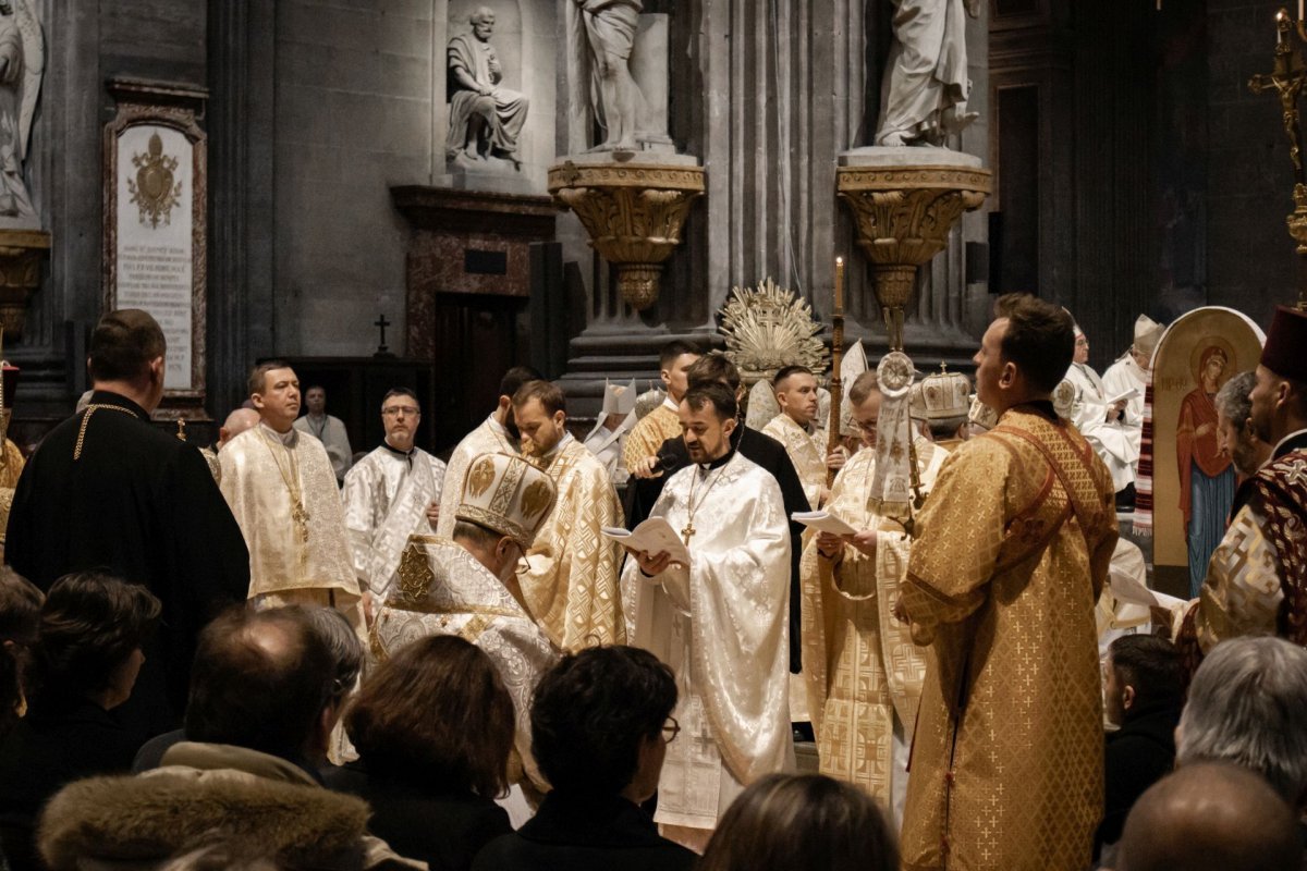 Consécration épiscopale Mgr Rantsya. © c.