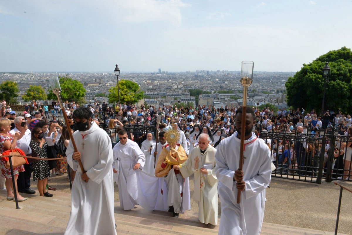 Procession de la Fête-Dieu. © Marie-Christine Bertin / Diocèse de Paris.