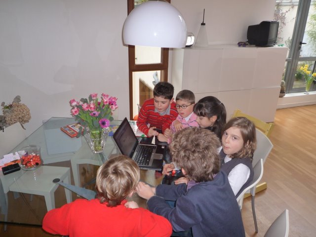 Février 2010 : Jeu Internet. 300 enfants de 8 à 12 ans ont participé au jeu Internet catéchétique et se sont retrouvés à Notre-Dame du Travail. 