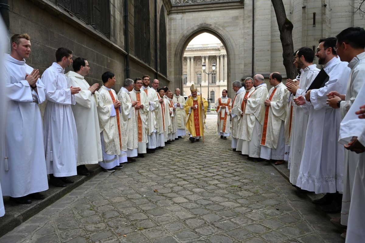 Institutions de séminaristes au lectorat et à l'acolytat. © Marie-Christine Bertin / Diocese de Paris.