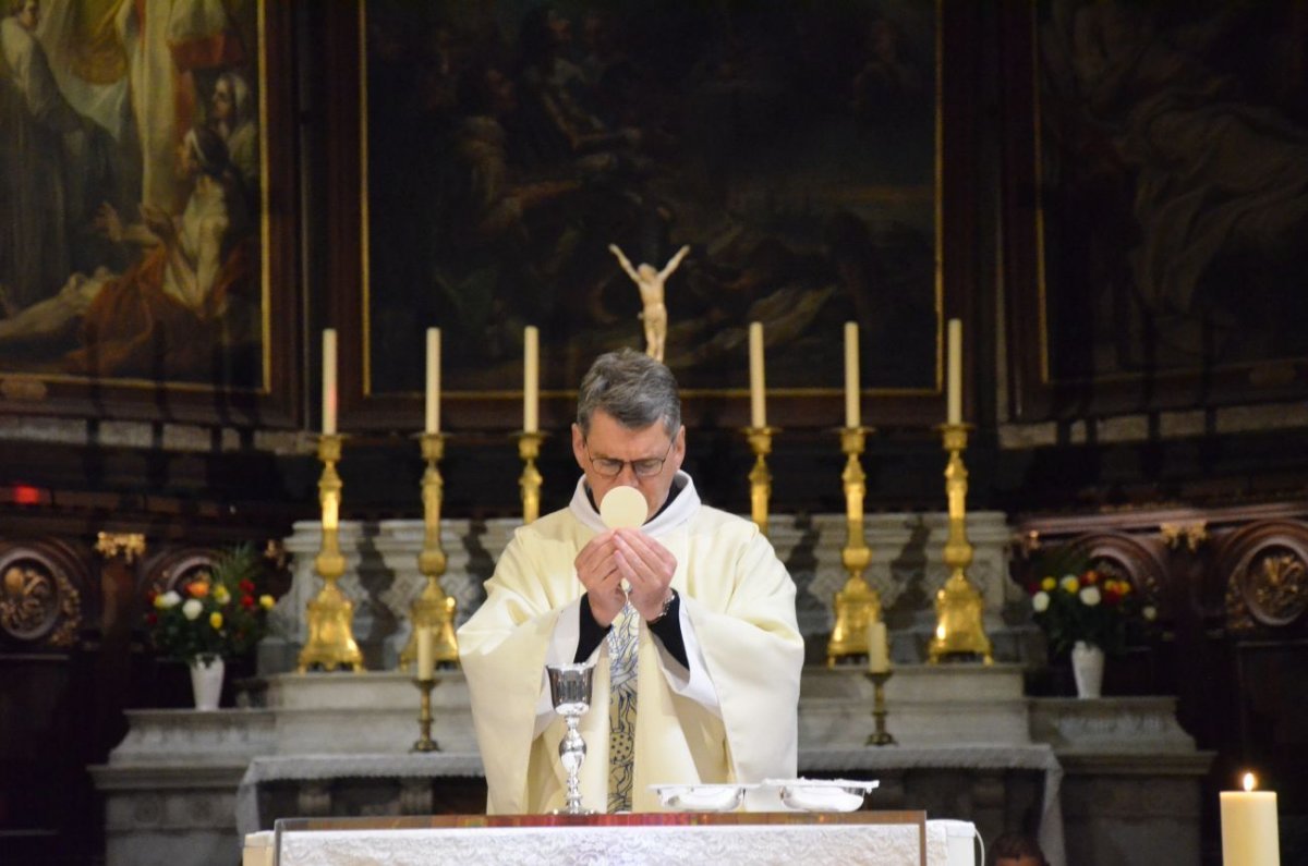 Anniversaire de la sauvegarde de la statue de Notre-Dame des Victoires lors (…). © Michel Pourny.