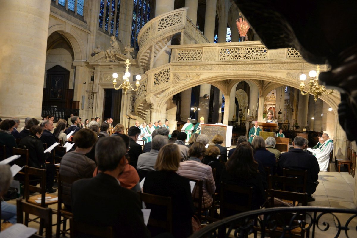 Envoi des baptisés en mission diocésaine. © Marie-Christine Bertin / Diocèse de Paris.