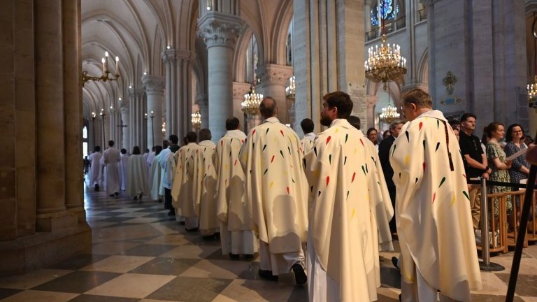 Consécration dans l'Ordre des Vierges 2025. (c) Marie-Christine Bertin / Diocese de Paris.
