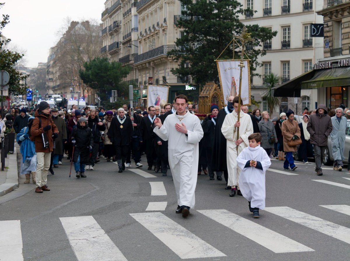 Neuvaine de sainte Geneviève 2025 : messe et procession. © Yannick Boschat / Diocèse de Paris.