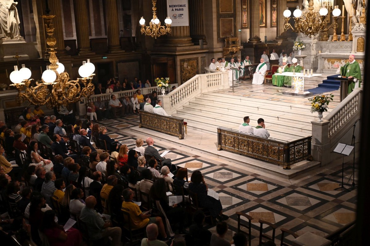 Messe de bénédiction des volontaires pour la visite du Pape Léon XIV à Paris. © Marie-Christine Bertin / Diocèse de Paris.