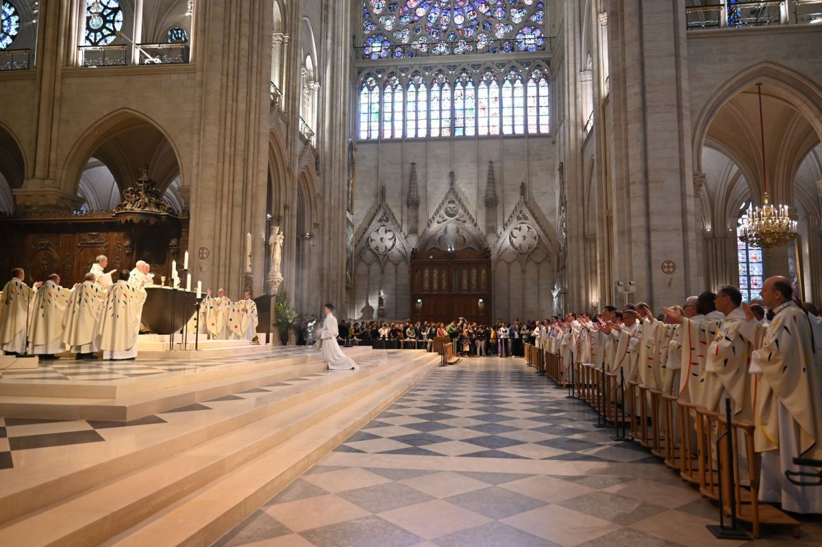 Jubilé des prêtres d'Île-de-France 2025. Messe à Notre-Dame de Paris, 4e. © Marie-Christine Bertin / Diocèse de Paris.