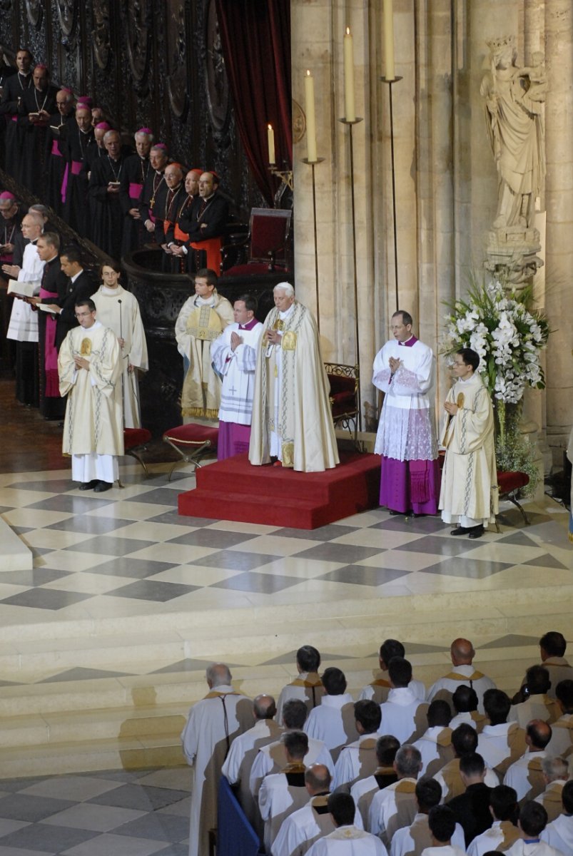 Vêpres à Notre-Dame de Paris présidées par Benoît XVI. Reproduction interdite. © CIRIC.