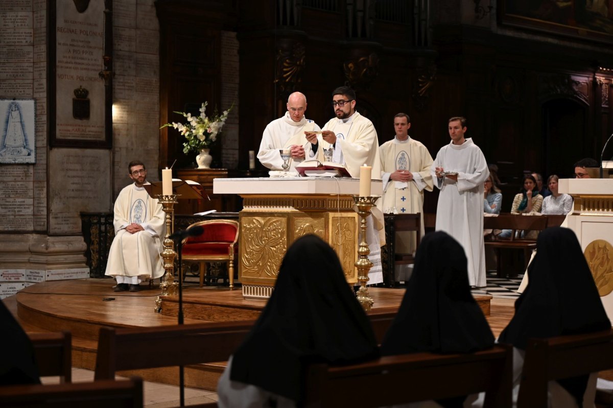 Messe des nouveaux prêtres à Notre-Dame des Victoires 2024. © Marie-Christine Bertin / Diocèse de Paris.