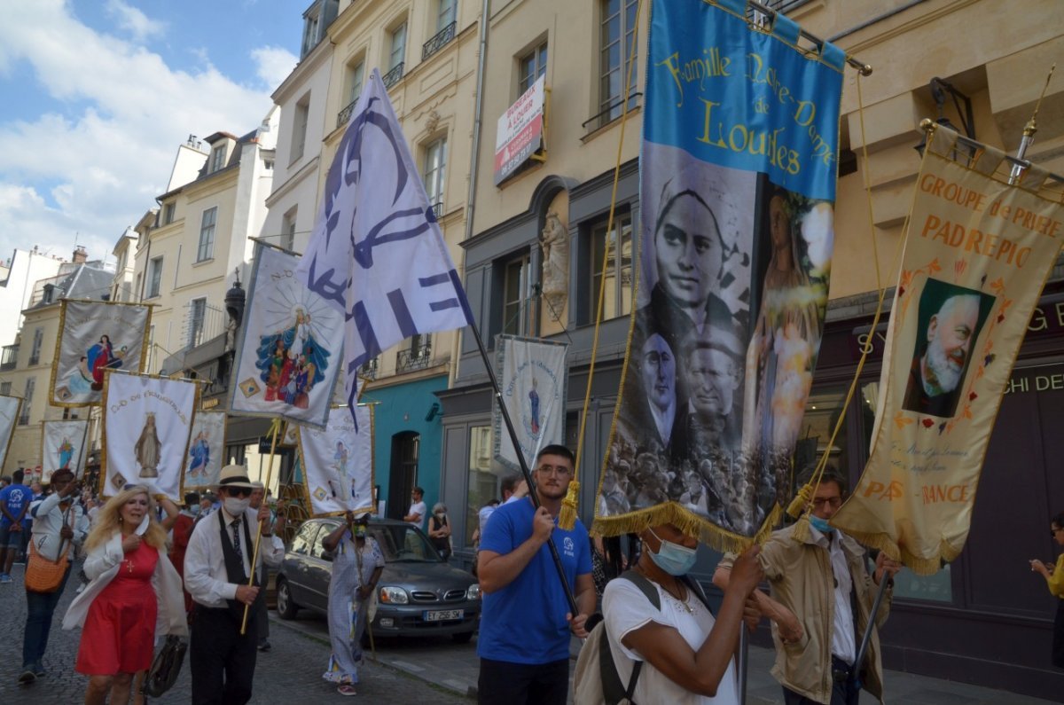 Fête de l'Assomption de la Vierge Marie : procession dans Paris. © Michel Pourny / Diocèse de Paris.