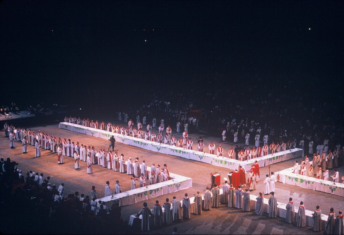 Rassemblement de la catéchèse à Bercy. En février 1988. 