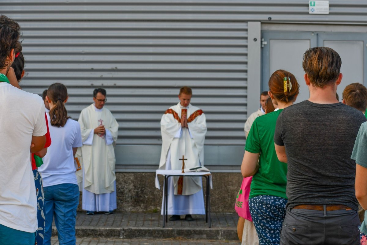 Samedi 2 août - Messe des jeunes pros. © Clémence Vecten – Diocèse de Paris.