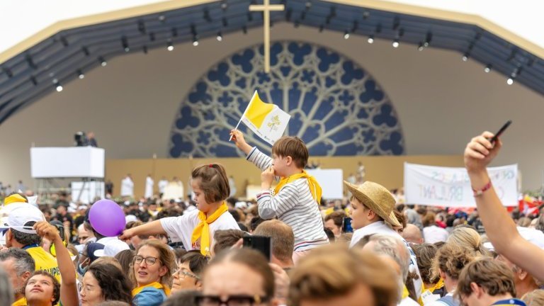 Messe à la Concorde et aux Champs-Élysées présidée par le pape Léon XIV. (c) Marie-Sarah Laroche / Diocèse de Paris.
