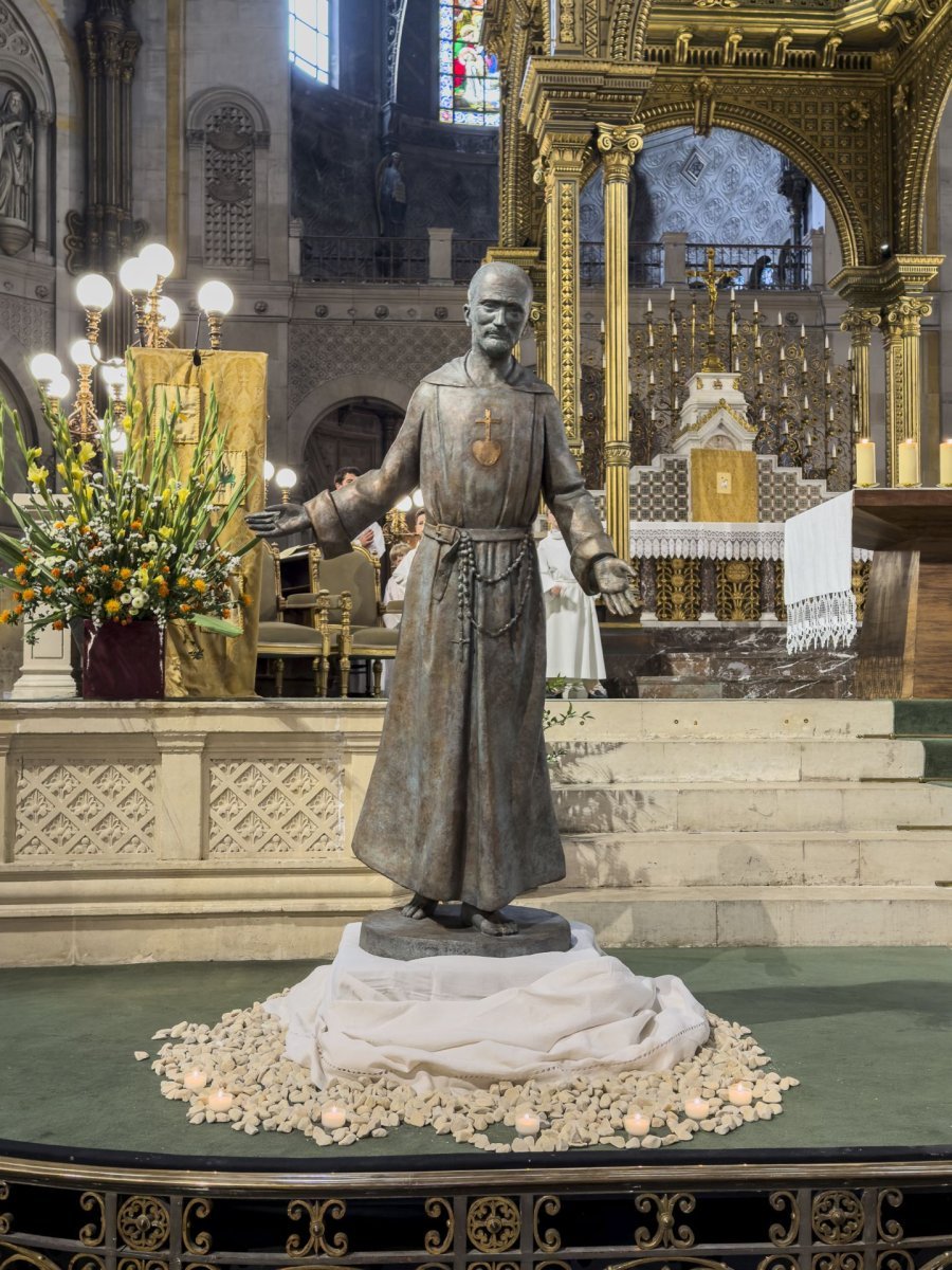 Dévoilement de la statue de saint Charles de Foucauld à Saint-Augustine. © Benjamin Monnerot-Dumaine.