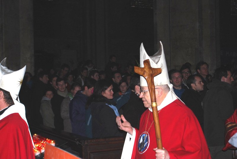 75ème pèlerinage de Chartres. Cardinal André Vingt-Trois dans Notre-Dame de Chartres 