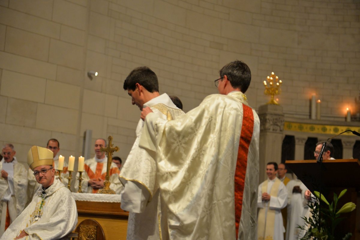 Ordinations diaconales en vue du sacerdoce à Saint-François de Sales. © Marie-Christine Bertin / Diocèse de Paris.