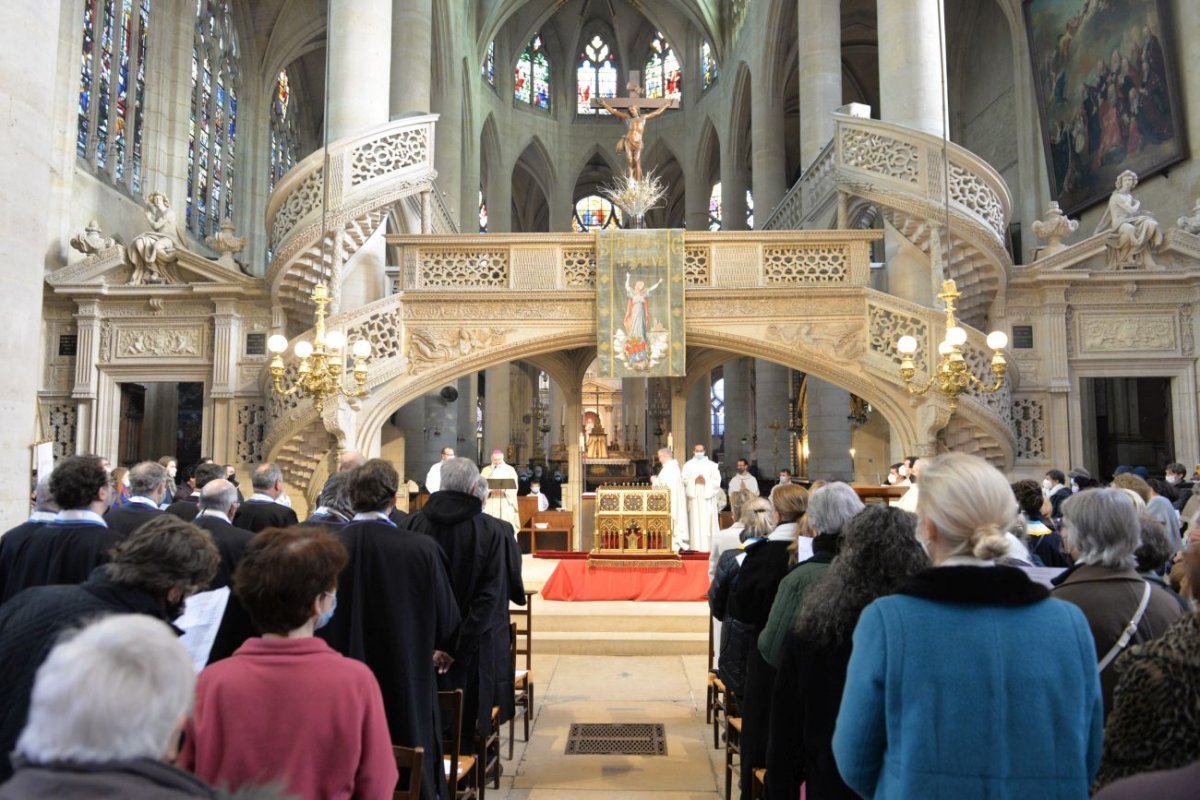 Messe solennelle, bénédiction de Paris et procession de la châsse de sainte (…). © Marie-Christine Bertin / Diocèse de Paris.