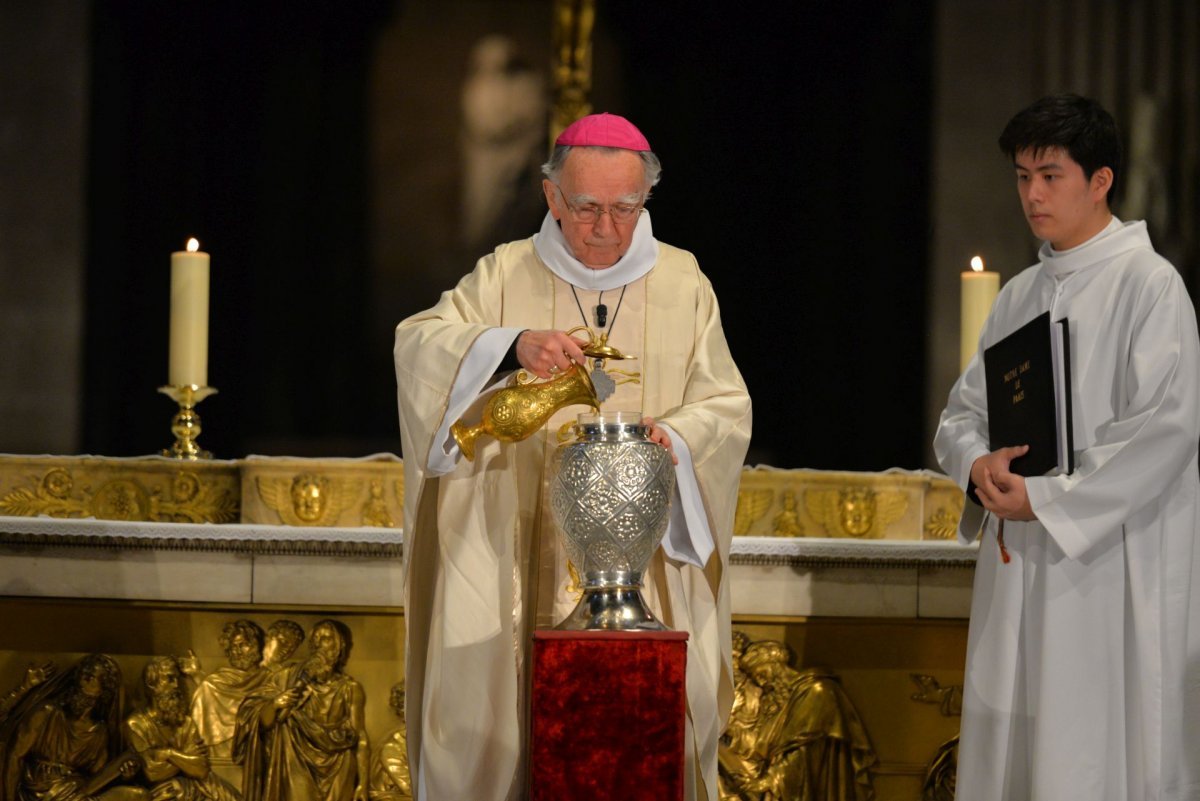 Messe chrismale 2022. Consécration du Saint Chrême. © Marie-Christine Bertin / Diocèse de Paris.