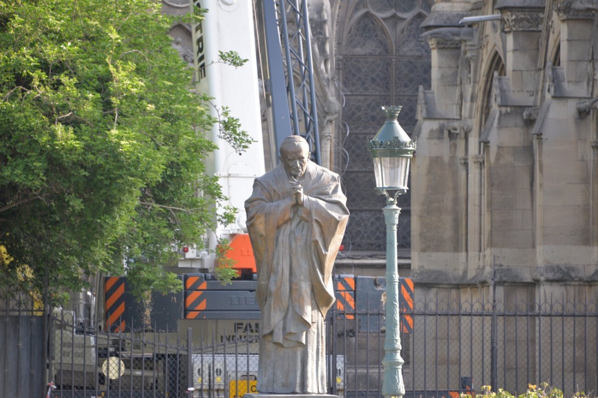 Statue de saint Jean-Paul II. © Marie-Christine Bertin.