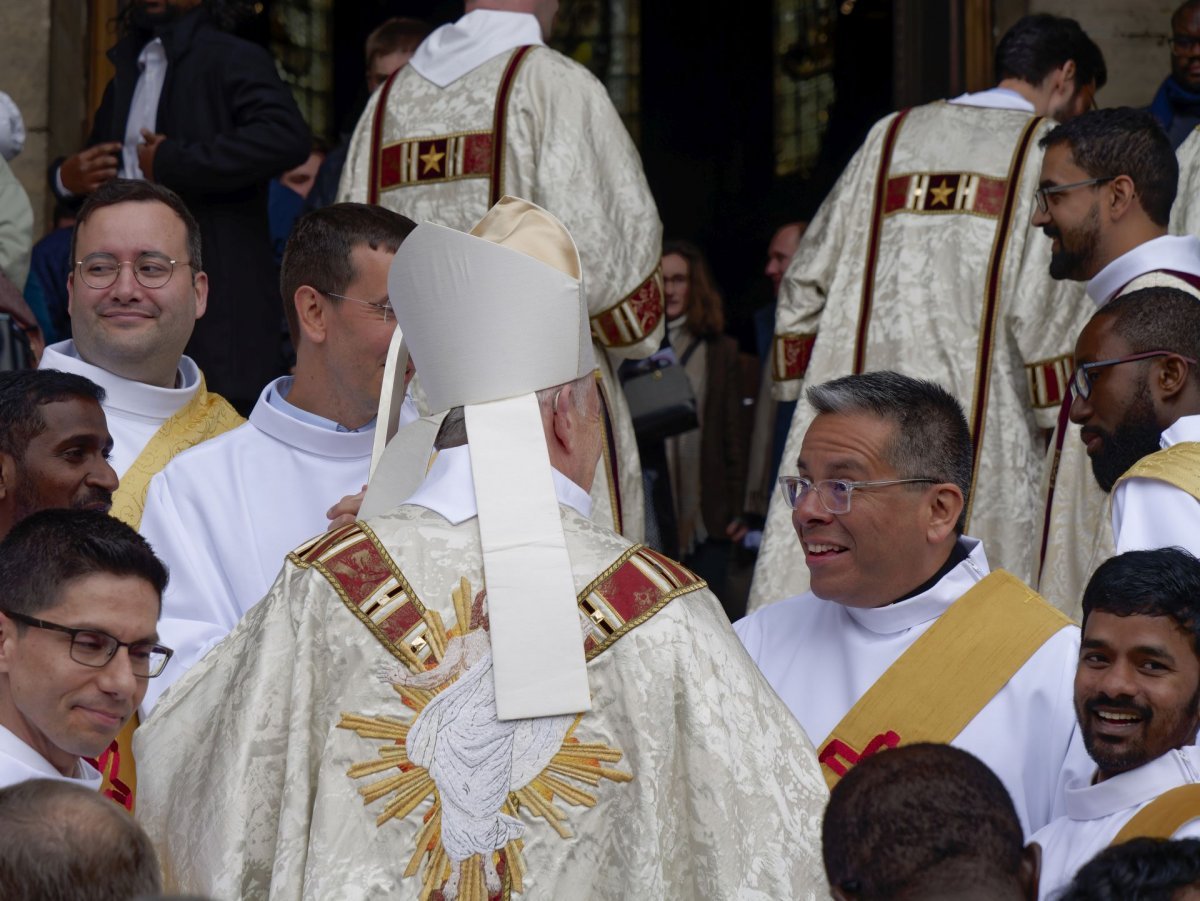 Ordinations diaconales de jésuites. © Yannick Boschat / Diocèse de Paris.