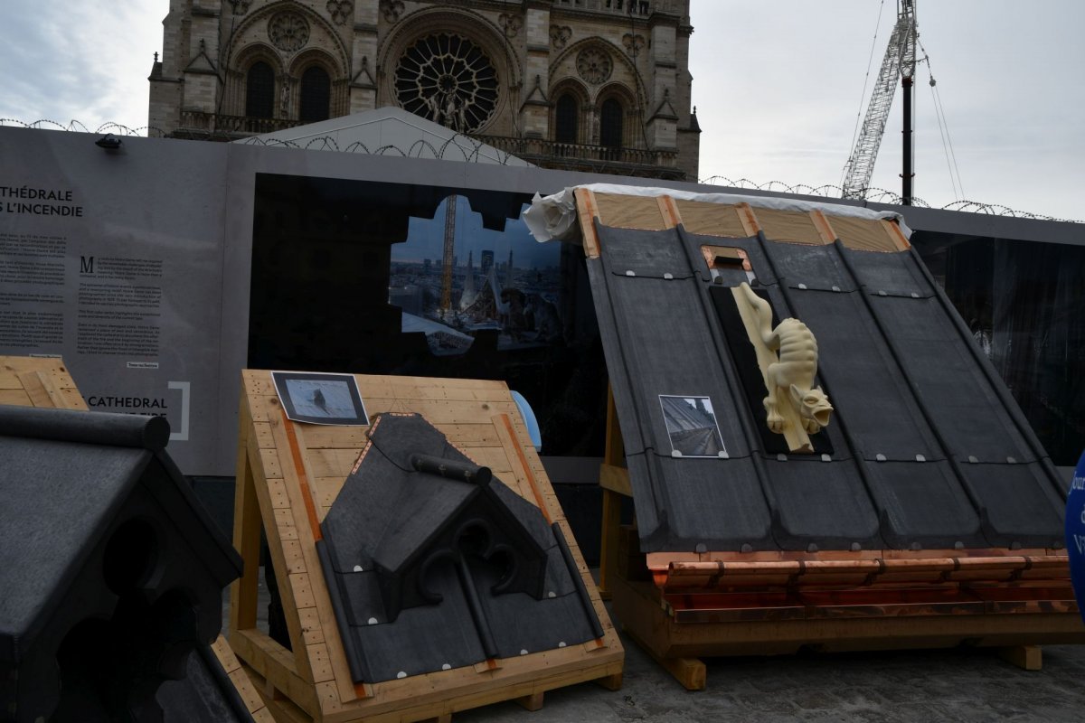 Village du chantier sur le parvis de la cathédrale Notre-Dame de Paris 2023. © Michel Pourny.