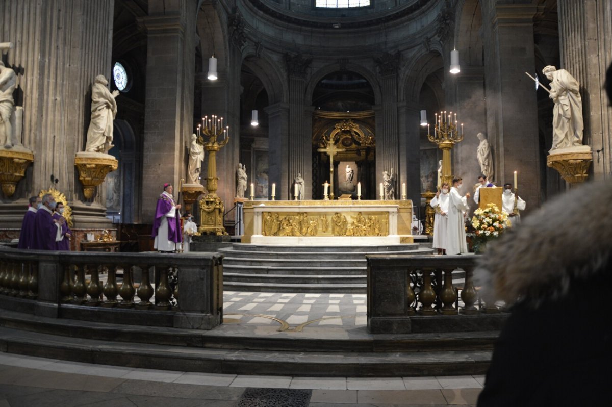 Messe suite à l'attentat à la basilique Notre-Dame de Nice. © Laurence Faure / Diocèse de Paris.