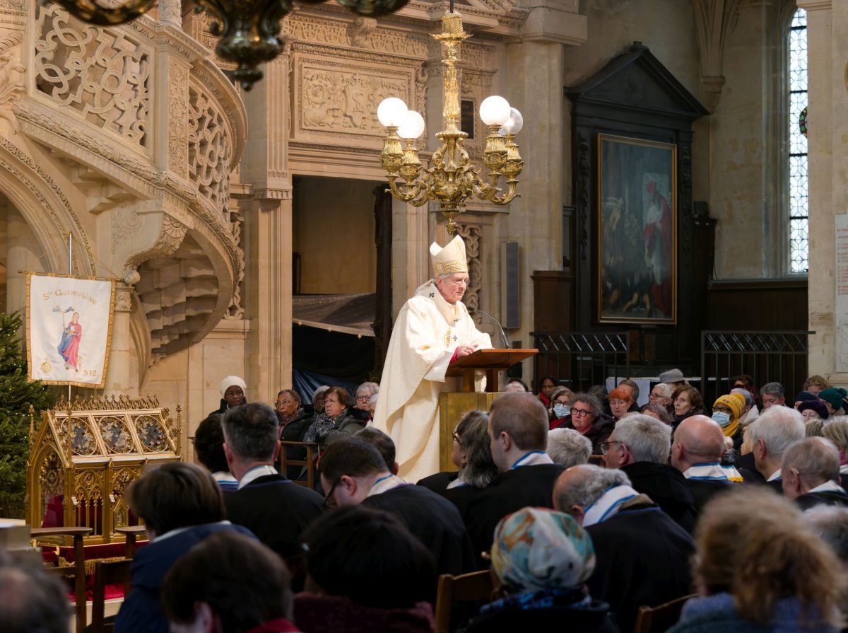 Neuvaine de sainte Geneviève 2025 : messe et procession. © Yannick Boschat / Diocèse de Paris.