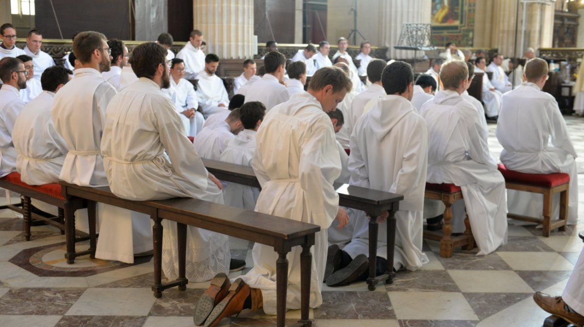 Messe et veillée de prière pour les futurs prêtres. © Marie-Christine Bertin / Diocèse de Paris.