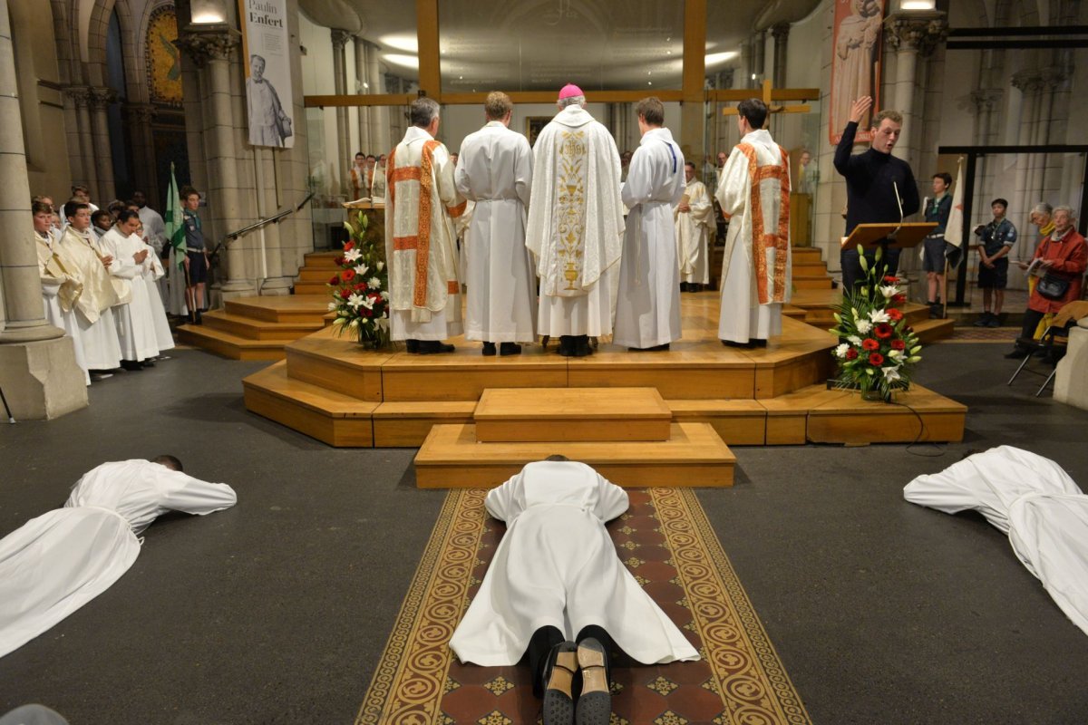 Ordinations diaconales en vue du sacerdoce à Saint-Hippolyte. © Marie-Christine Bertin / Diocèse de Paris.