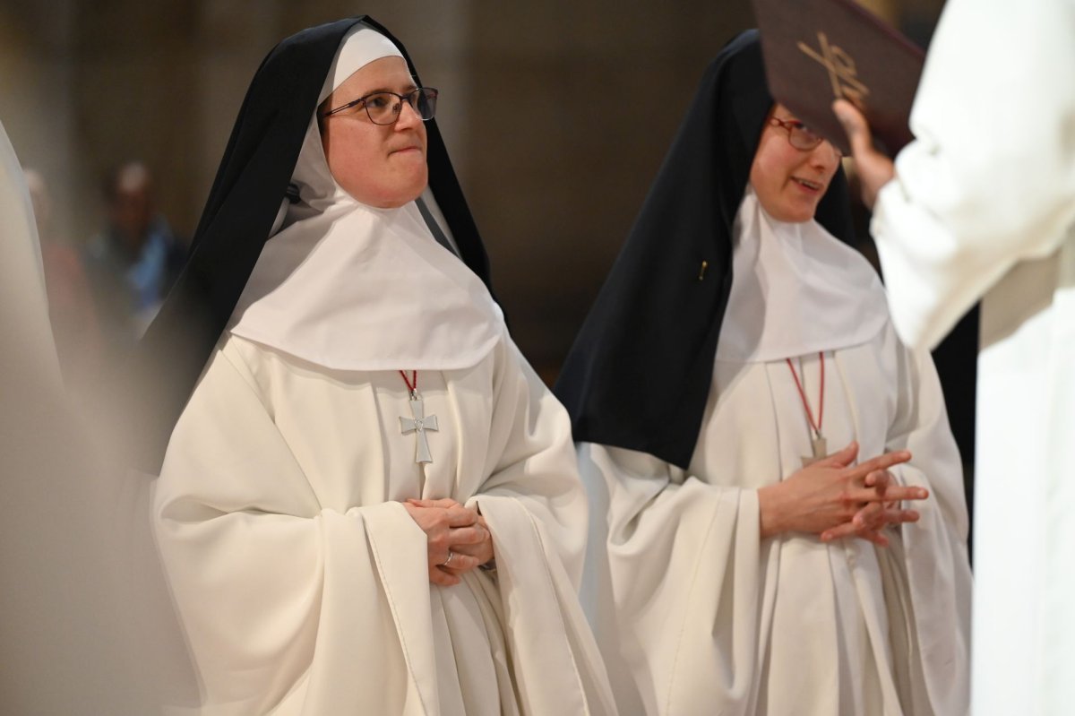 Vœux perpétuels de Sœurs Bénédictines de Montmartre. © Marie-Christine Bertin / Diocèse de Paris.