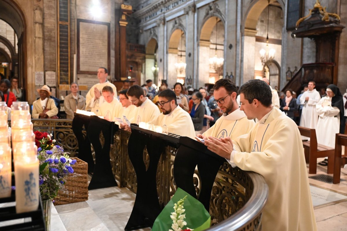 Messe des nouveaux prêtres à Notre-Dame des Victoires 2024. © Marie-Christine Bertin / Diocèse de Paris.